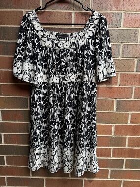 Dress | BCBG Max Azria M Black White Floral Short Sleeve Mini